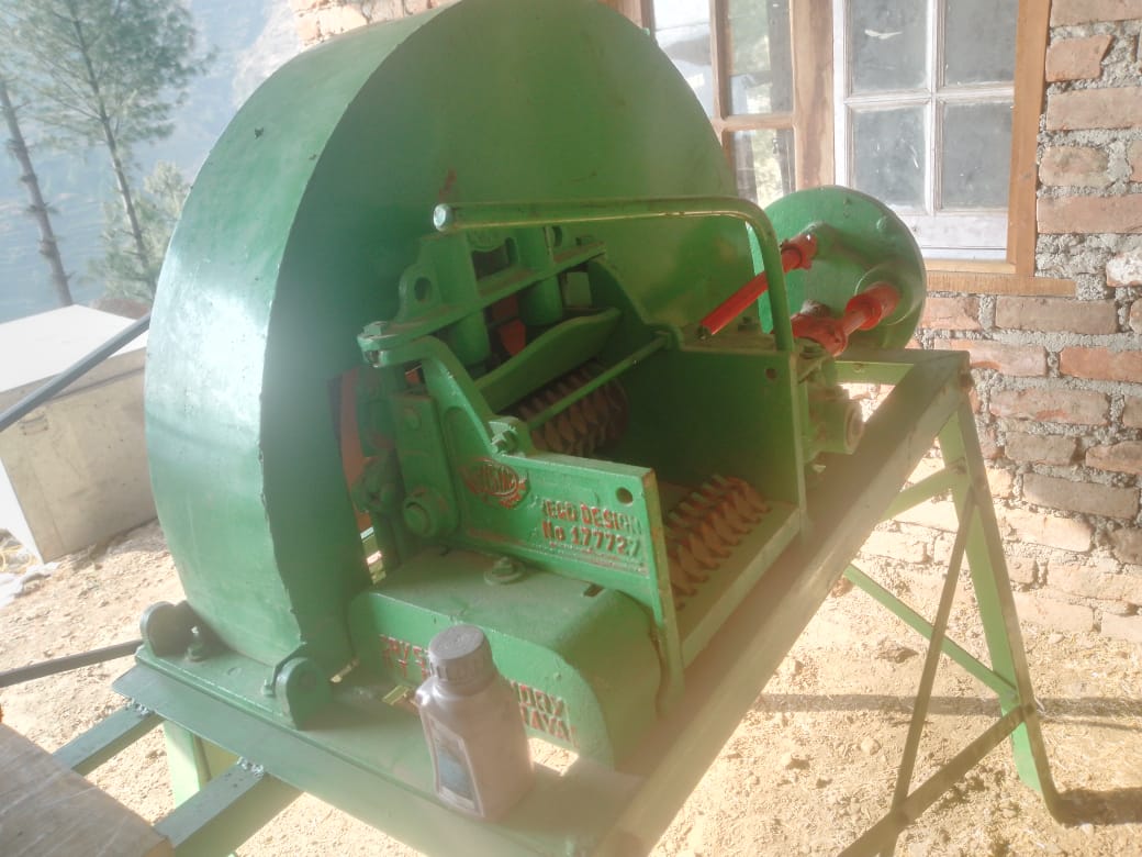 Grass thresher/cutter machine for giving our cattle a healthy diet